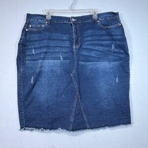 Avenue Denim Skirt Women's Size 22 Dark Wash Frayed Hem Distressed‎ Details